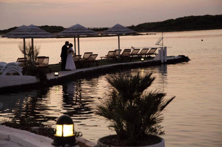 Matrimonio al tramonto Isola Lo Scoglio Hotel 768x511